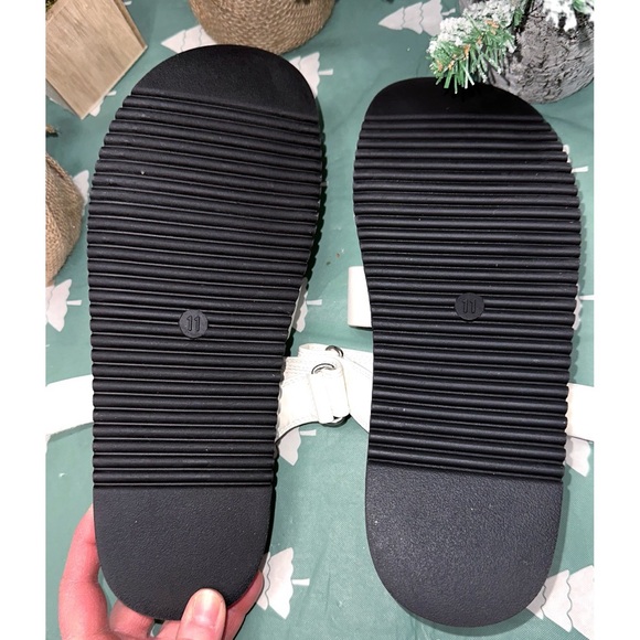 Wild Fable slide sandals in white - Picture 6 of 6